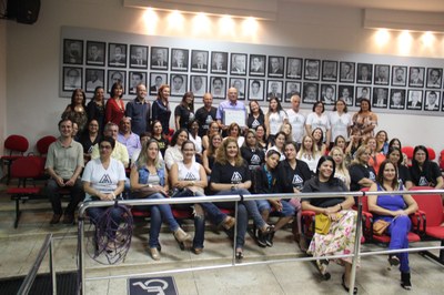 Câmara de Ituiutaba Comemora Aniversário de 80 Anos da Escola Machado de Assis com Sessão Solene