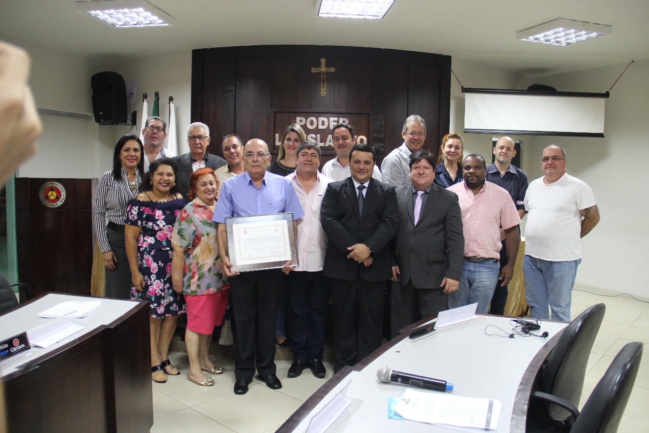 Câmara de Ituiutaba Comemora Aniversário de 80 Anos da Escola Machado de Assis com Sessão Solene
