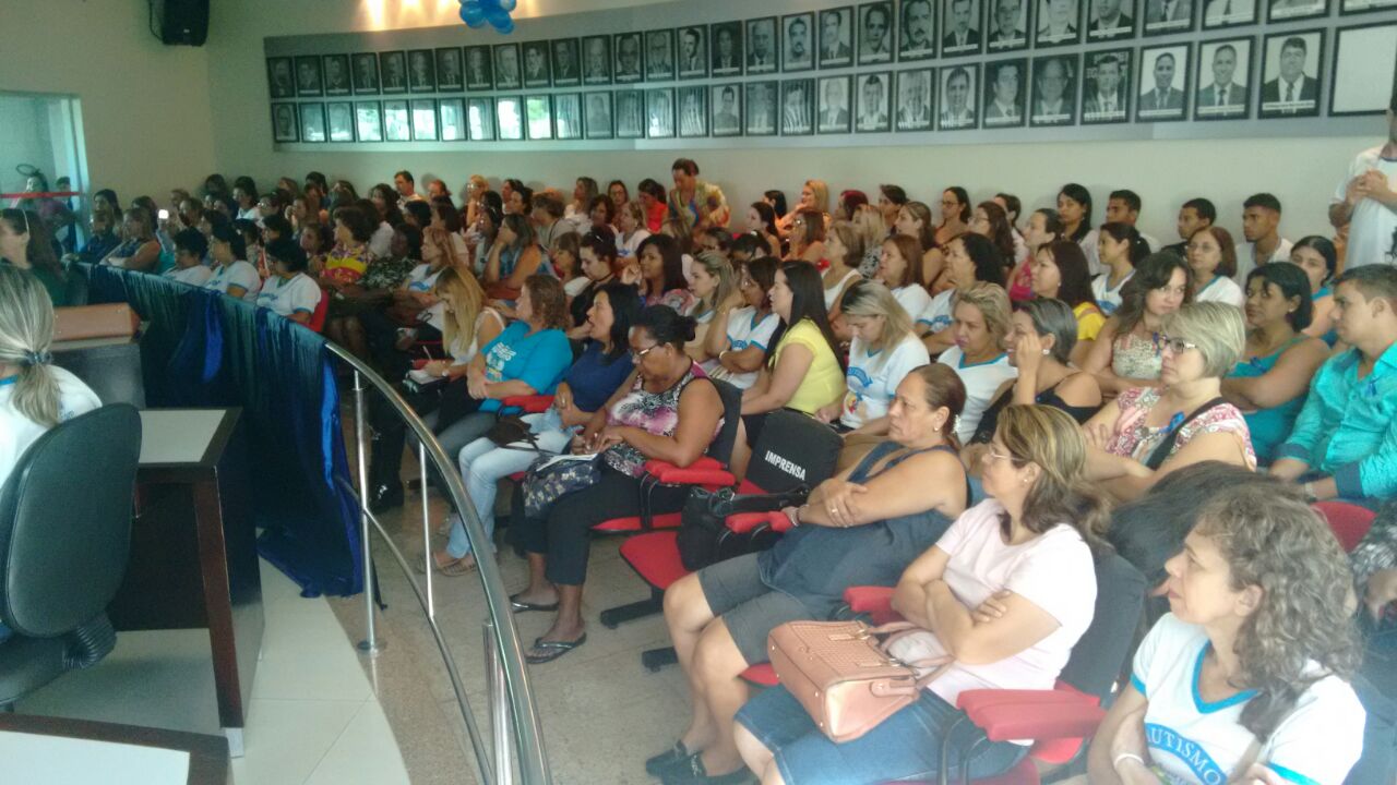 A Secretaria Municipal de Educação  Lota o Plenário da Câmara Municipal com o  Aperfeiçoamento dos Professores da Rede Municipal de Ensino de Ituiutaba Votado para Inclusão dos Alunos Autistas